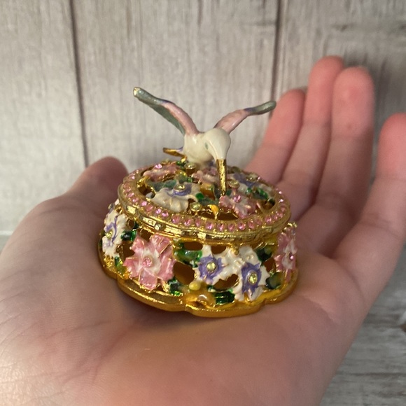 Stunning floral and hummingbird enameled ring box! - Picture 2 of 7